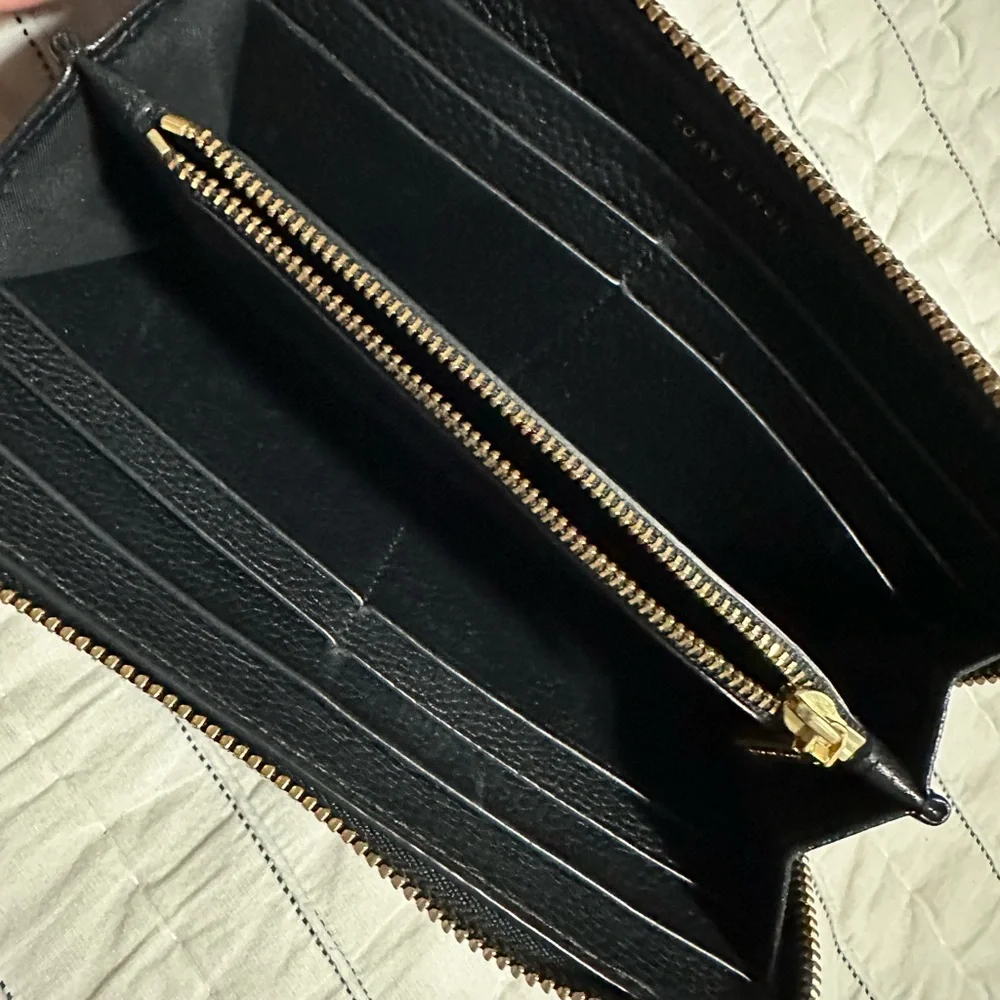 Tory Burch Black Pebbled Leather Zip-Around Wallet - Picture 6 of 13